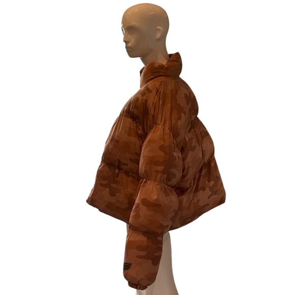 Fabletics Wonder Crush Tan Multi Camo Cropped Puffer Jacket in Teddy Size 1X - Picture 5 of 13